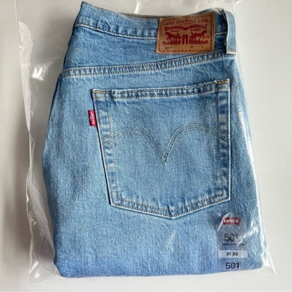 NWOT - Levi's -Women's 501 Original Fit 31 x 30 Jeans-Be Right There-Medium Wash - Picture 2 of 11
